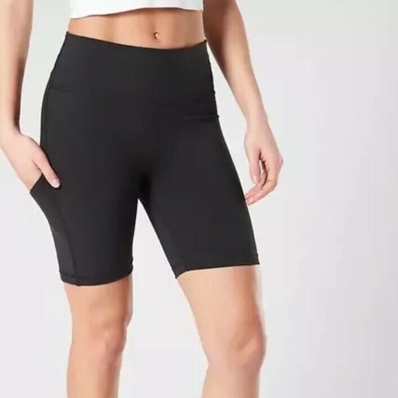 Athleta Pants - Athleta Ultimate Stash Pocket 7" Short Black 1X